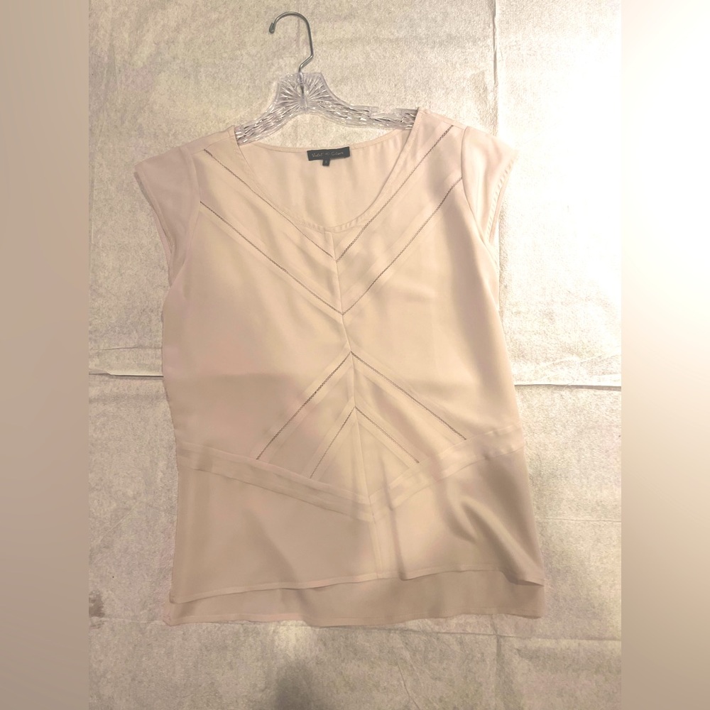 Violet & claire v-neck sleeveless off white top